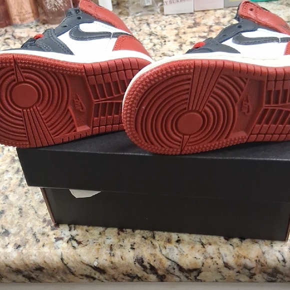 Jordan 1 retro  Sneakers - Picture 2 of 5